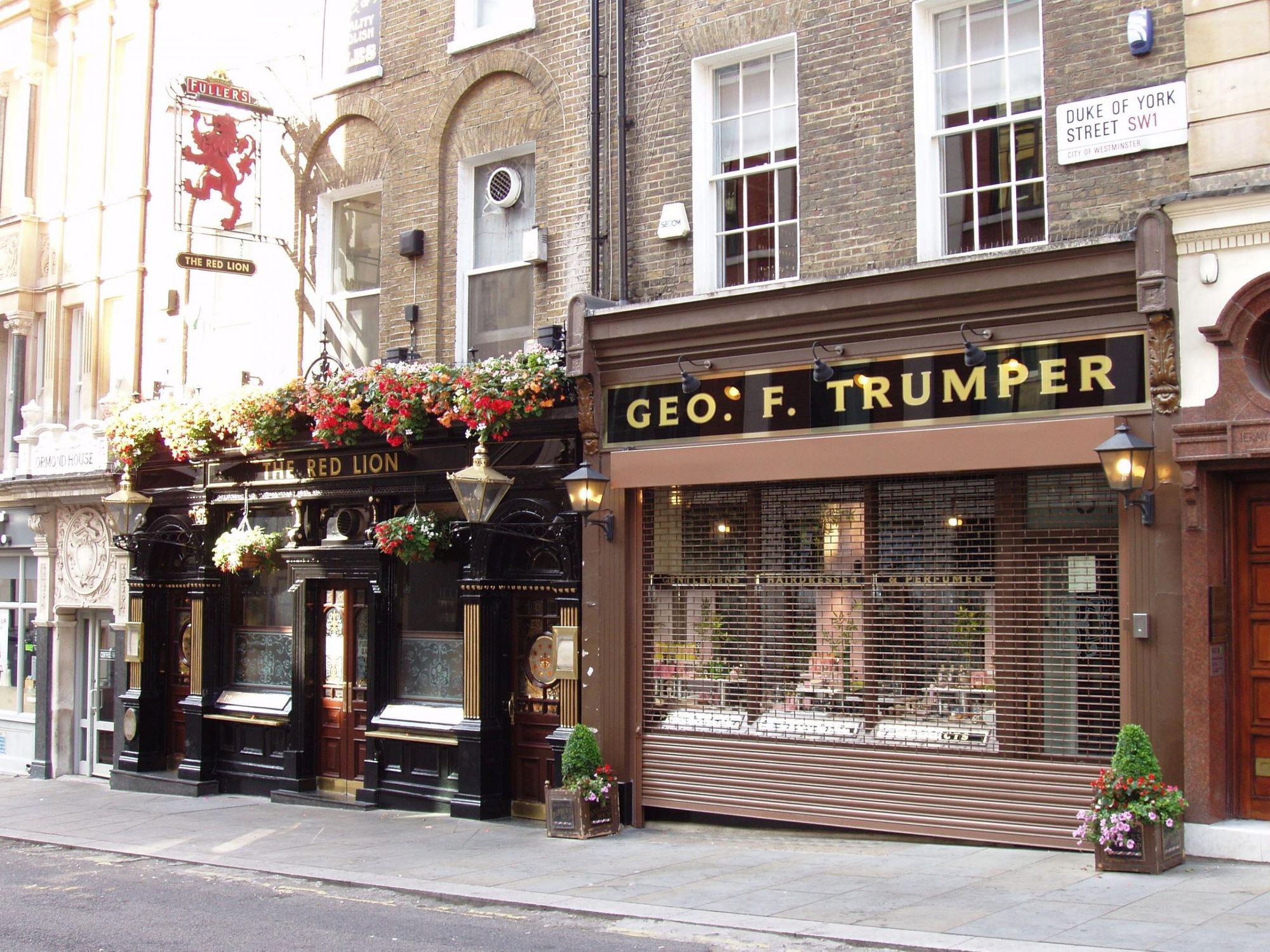 Red Lion SW1Y 6JP-2 July 2018. (Pub, External). Published on 22-07-2018