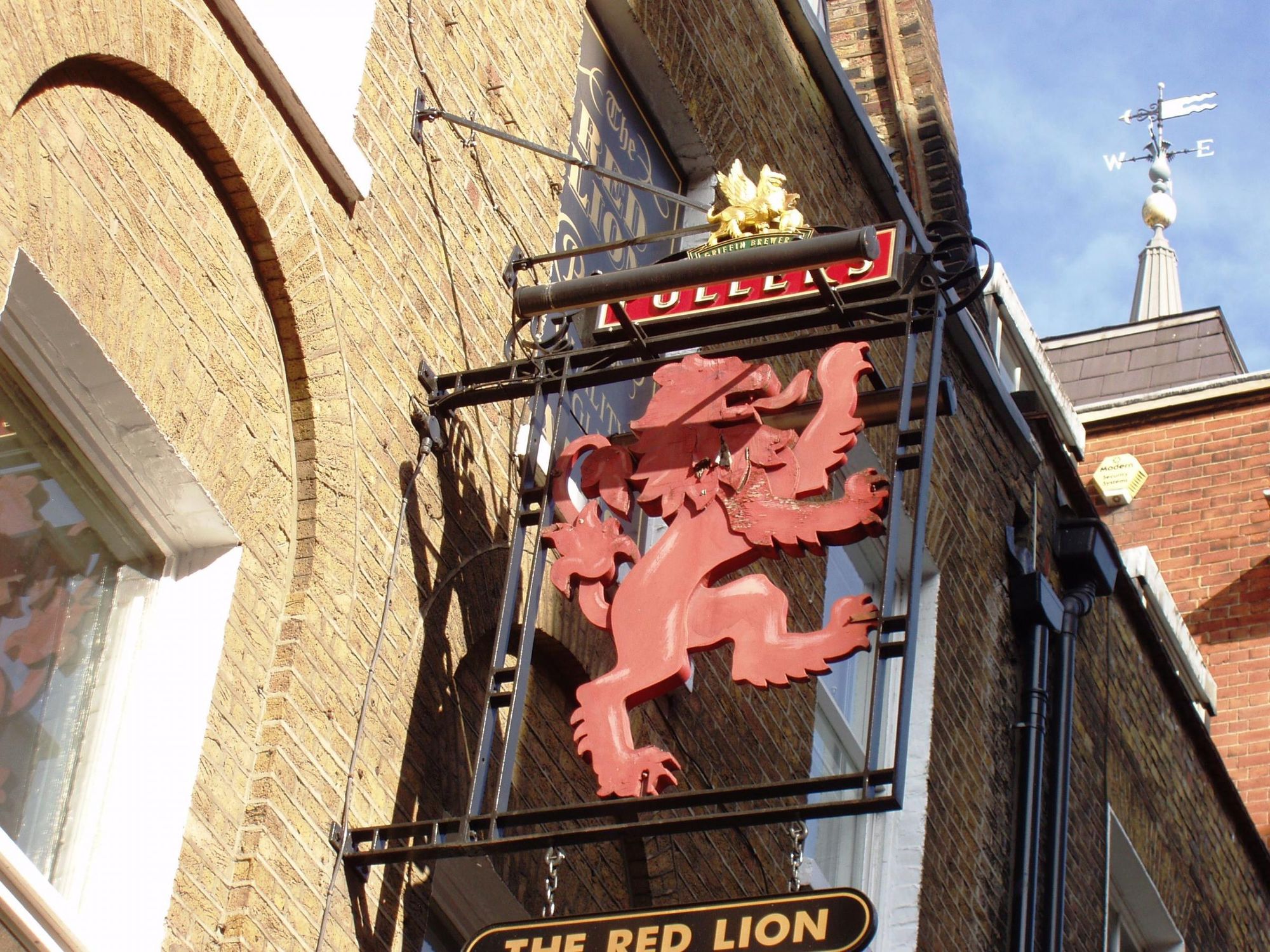 Red Lion SW1Y 6JP-3 July 2018. (Pub, External, Sign). Published on 22-07-2018