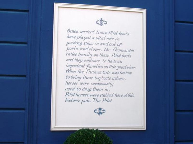 Chiswick, Pilot board old. (Pub, External, Sign). Published on 06-10-2013 