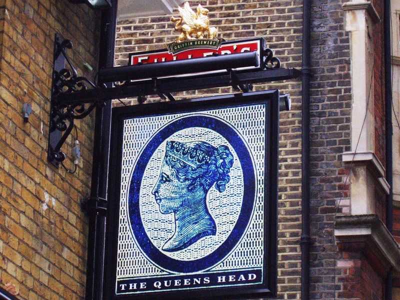 Queens Head W6 sign Nov 2015. (Pub, External, Sign). Published on 04-01-2017