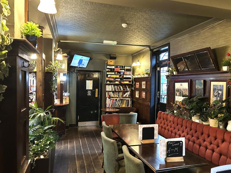 Cross Keys W6 rear snug. (Pub). Published on 23-02-2026 