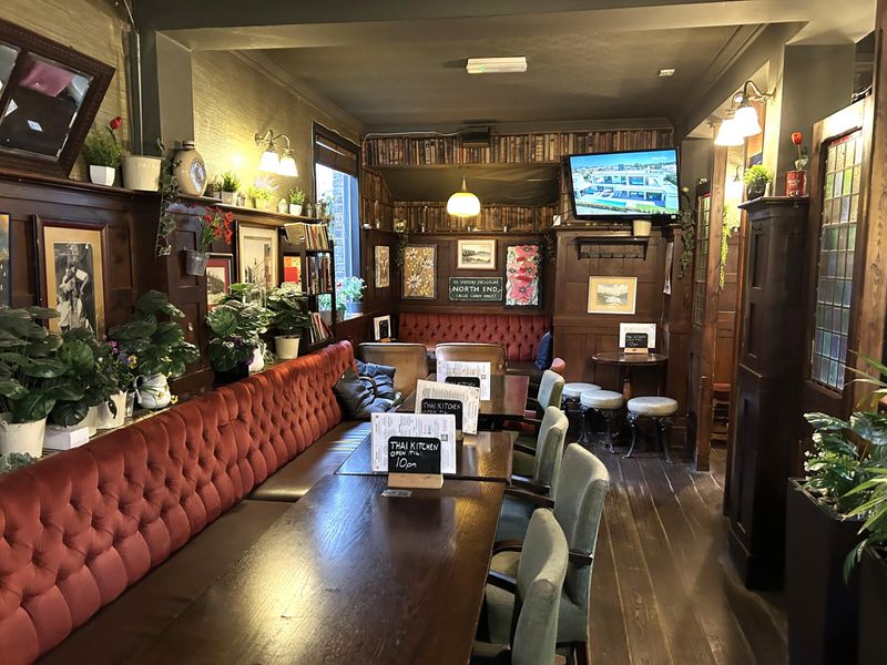 Cross Keys W6 rear snug-2. (Pub). Published on 23-02-2026 