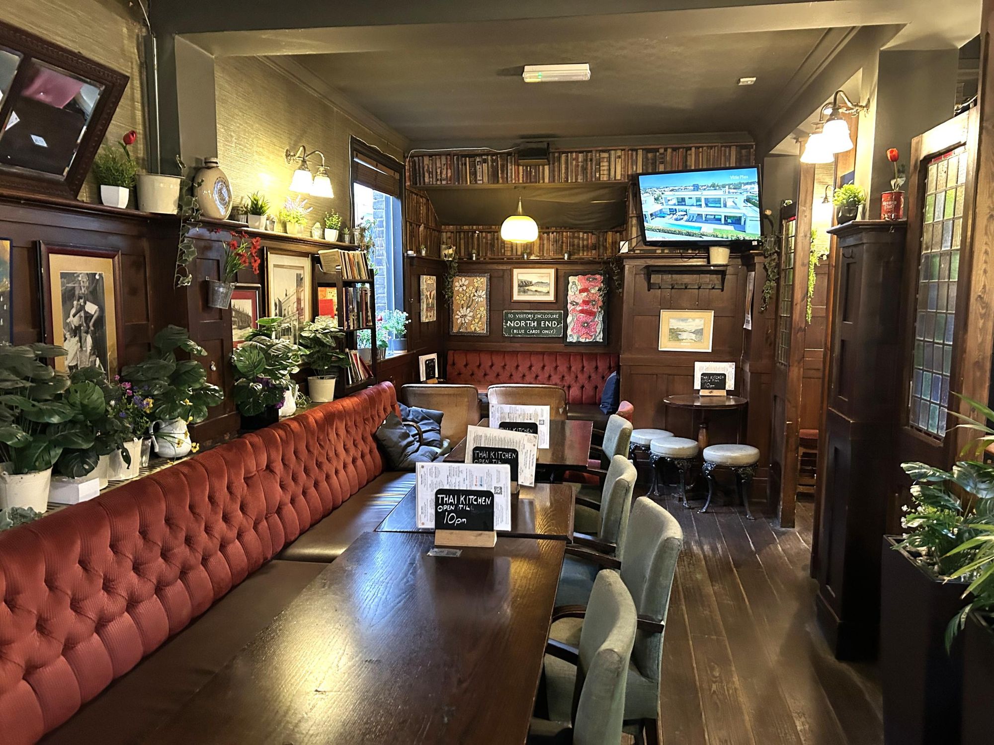 Cross Keys W6 rear snug-2. (Pub). Published on 23-02-2026