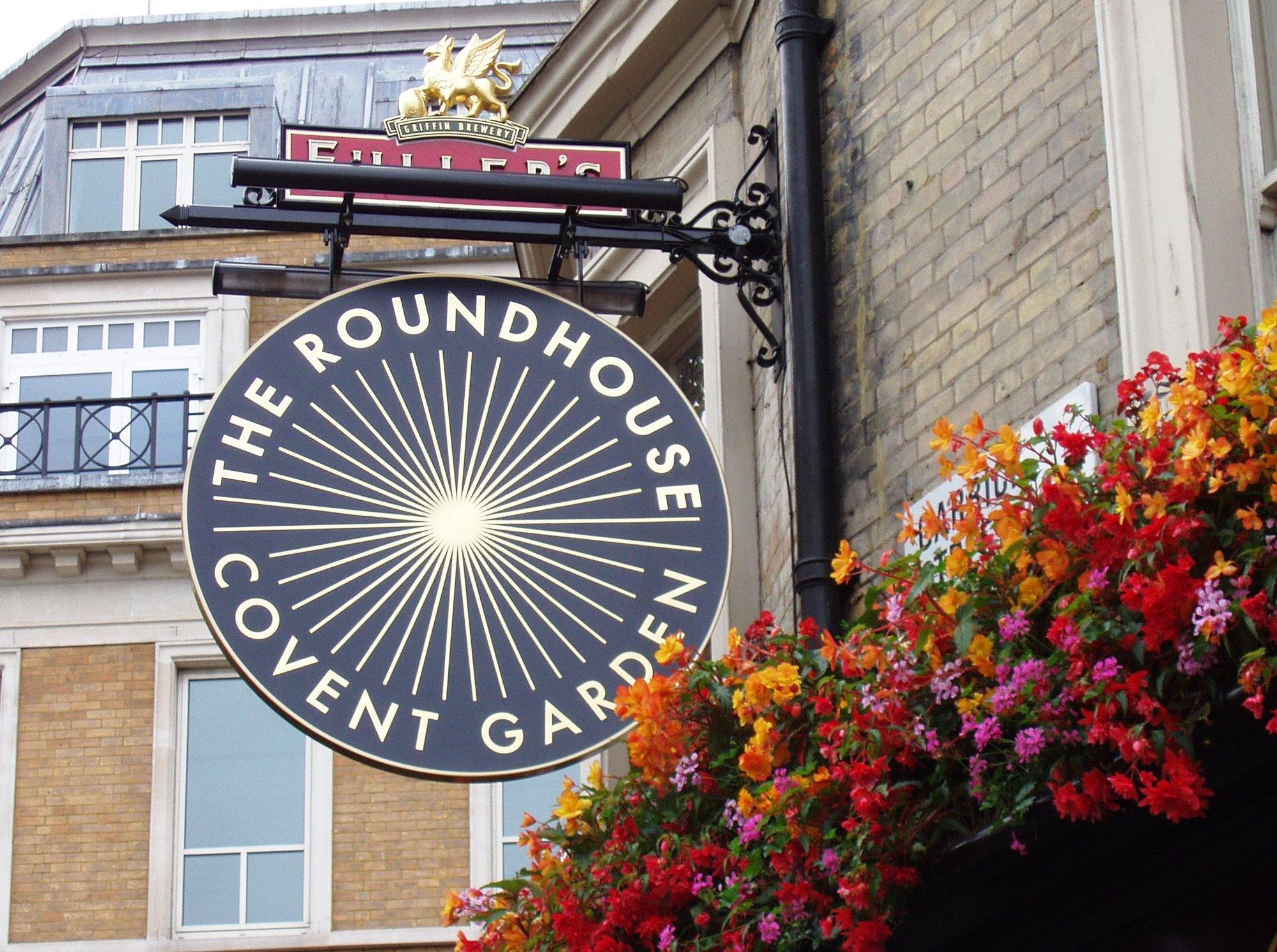 Round House sign WC2 Sep 2017. (Pub, External, Sign). Published on 17-09-2017