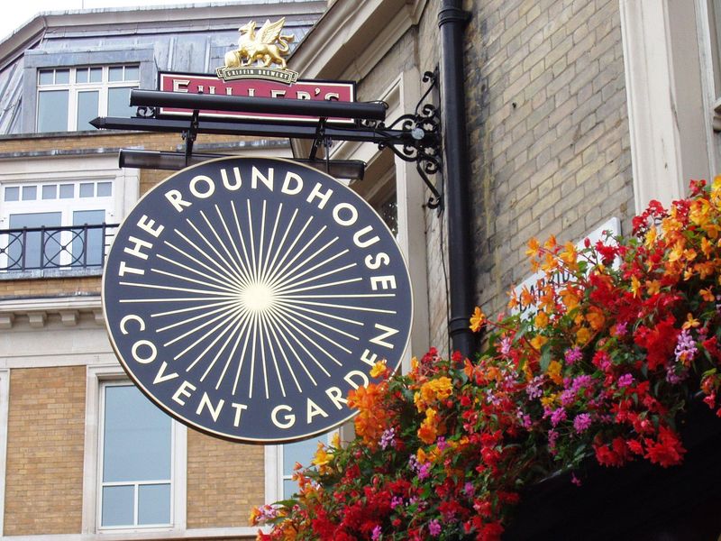 Round House sign WC2 Sep 2017. (Pub, External, Sign). Published on 17-09-2017