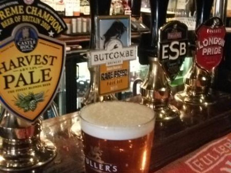 The line-up. (Pub, Bar). Published on 08-08-2015