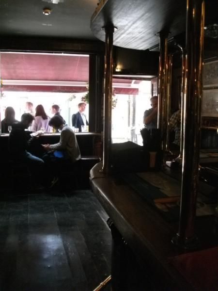 Thru to the frontoom. (Pub, Bar, Customers). Published on 08-08-2015