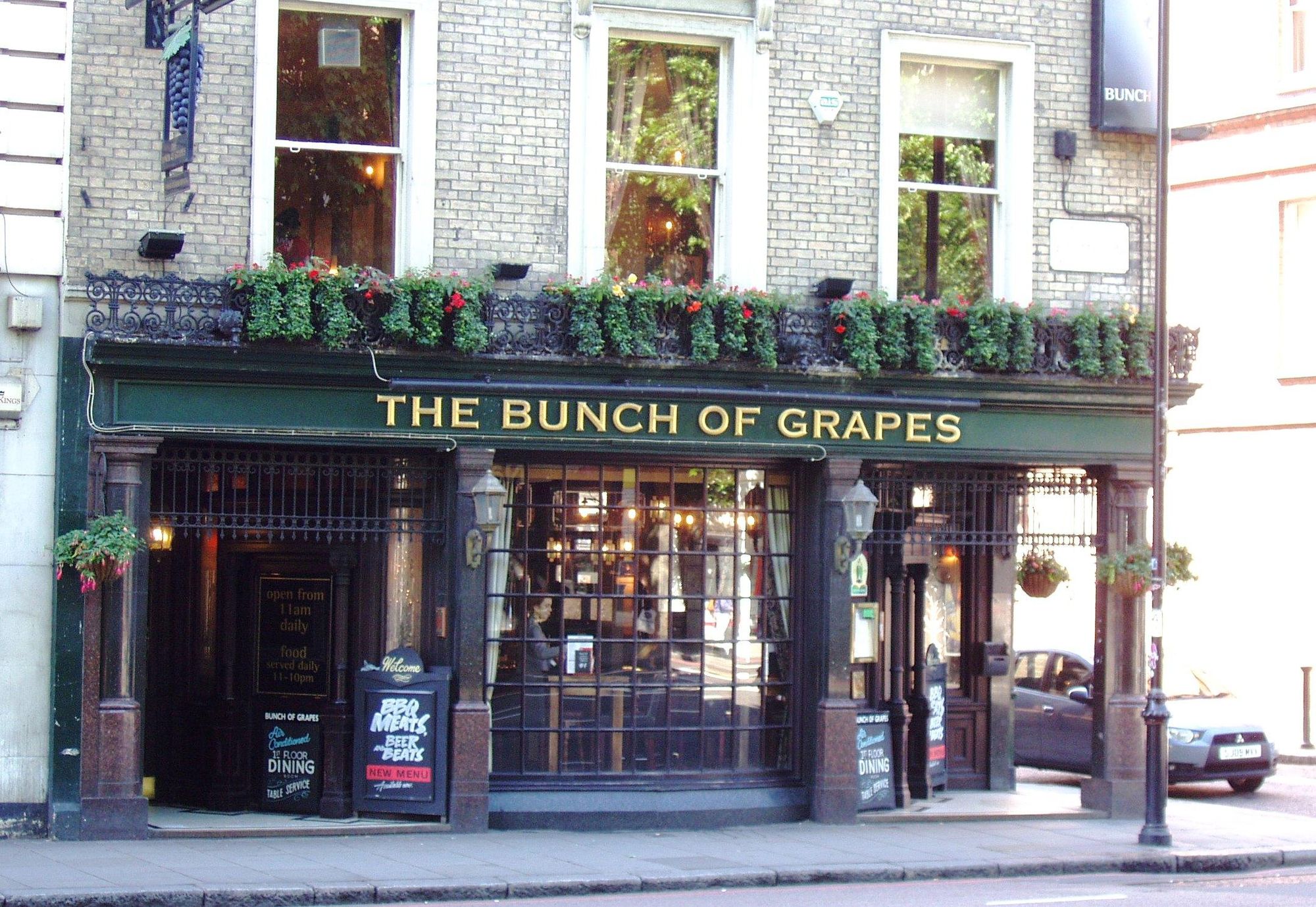 Bunch of Grapes SW3 June 2017. (Pub, External, Key). Published on 11-06-2017
