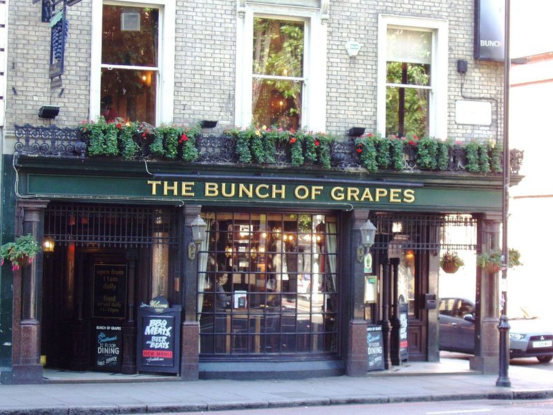 Bunch of Grapes SW3 June 2017. (Pub, External, Key). Published on 11-06-2017
