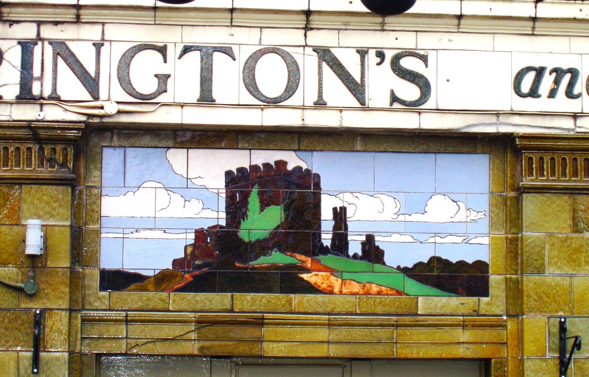 Castle W11 wall tiling Dec 2016. (Pub, External). Published on 13-11-2022