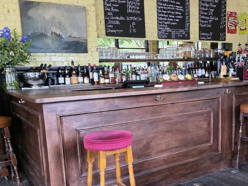 Hawthorn W6 interior. (Pub, Bar). Published on 29-05-2025 