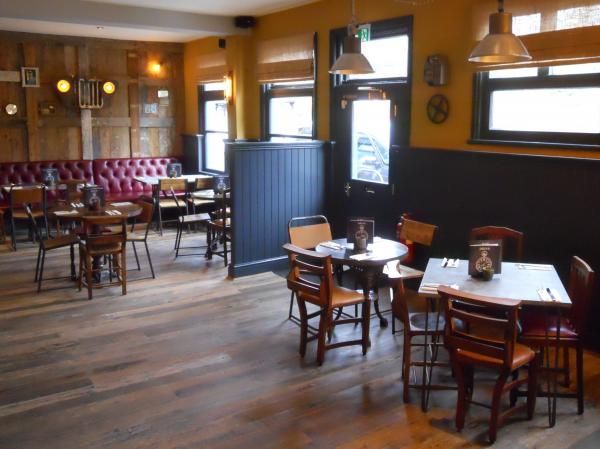 Pocket Watch, W12 - Interior - Nov 2015. (Pub, Restaurant). Published on 13-11-2015