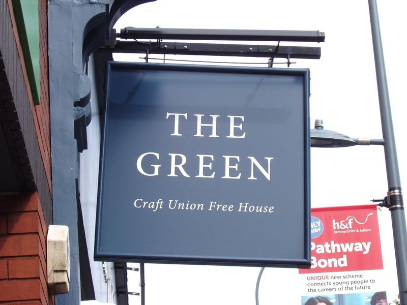 Green W12 swingsign. (Sign). Published on 16-06-2026 