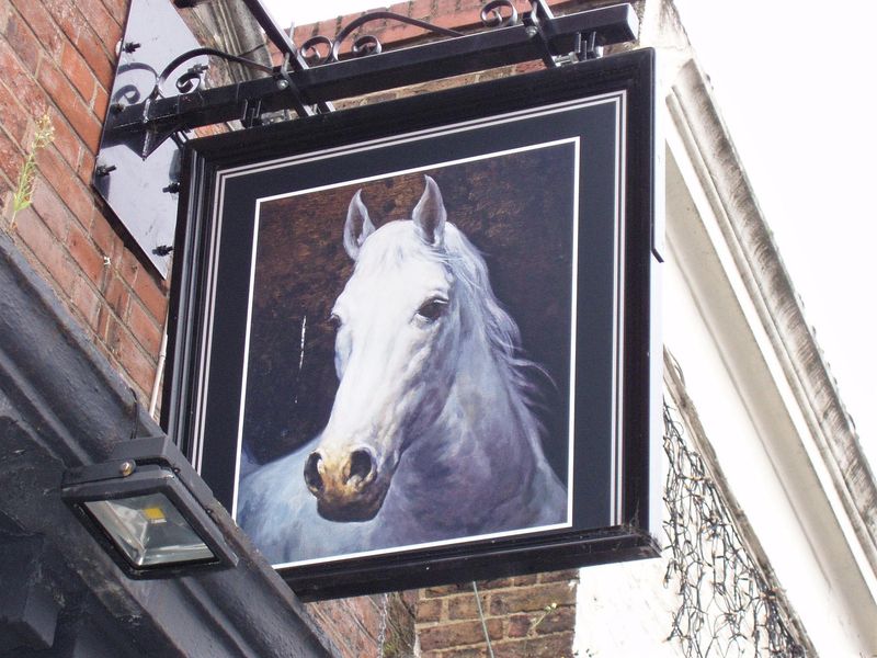 White Horse W6 sign. (Pub, Sign). Published on 14-11-2021