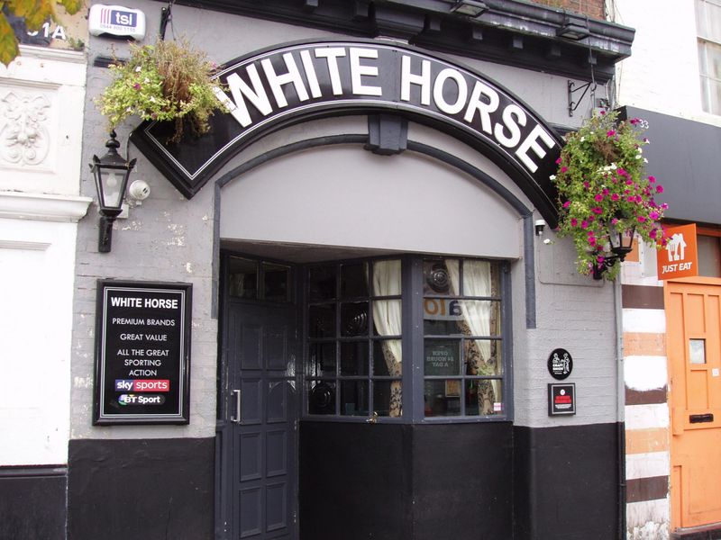 White Horse W6 Nov 2021. (Pub, External, Key). Published on 14-11-2021