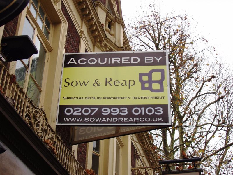 Greyhound W12 acquired sign Dec 2017. (Sign). Published on 03-12-2017
