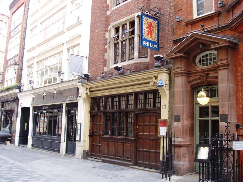 Red Lion W1-1 June 2017. (Pub, External, Key). Published on 06-06-2017