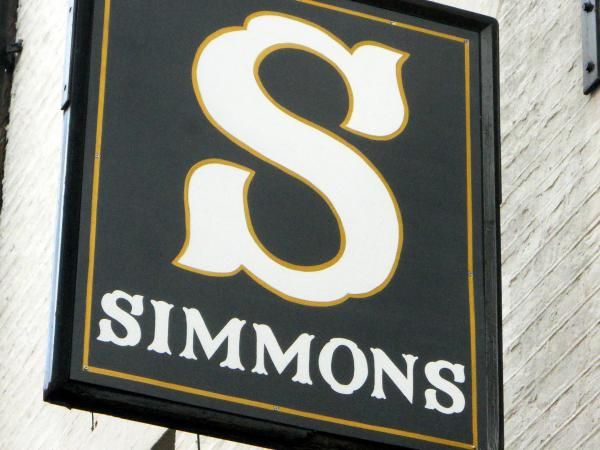 Simmons, Soho - Nov 2015. (Pub, Sign). Published on 15-11-2015