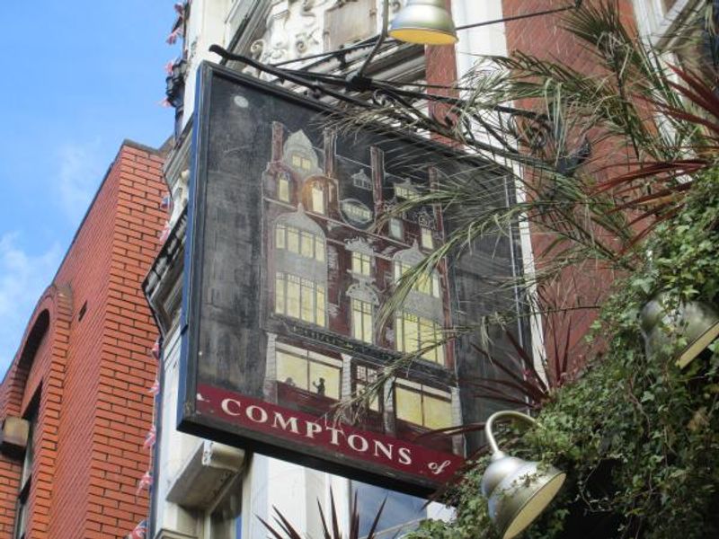 Comptons W1 sign in 2013. (Sign). Published on 01-07-2013
