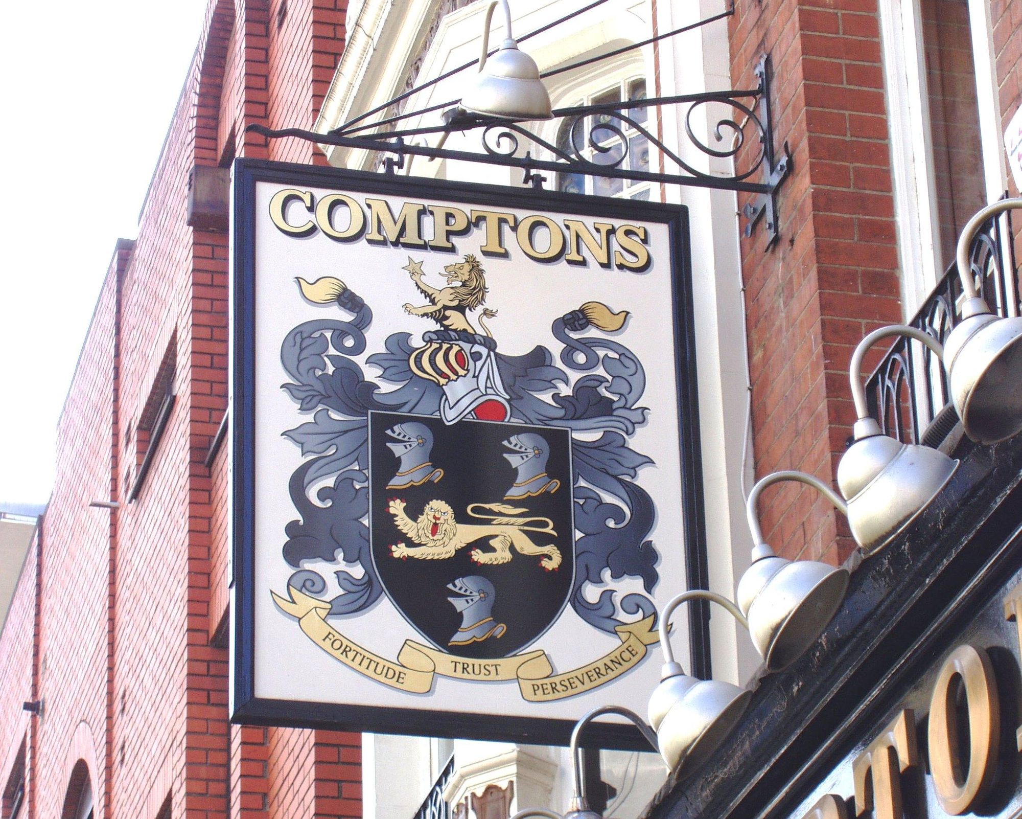 Comptons W1-sign May 2017. (Pub, External, Sign). Published on 22-05-2017