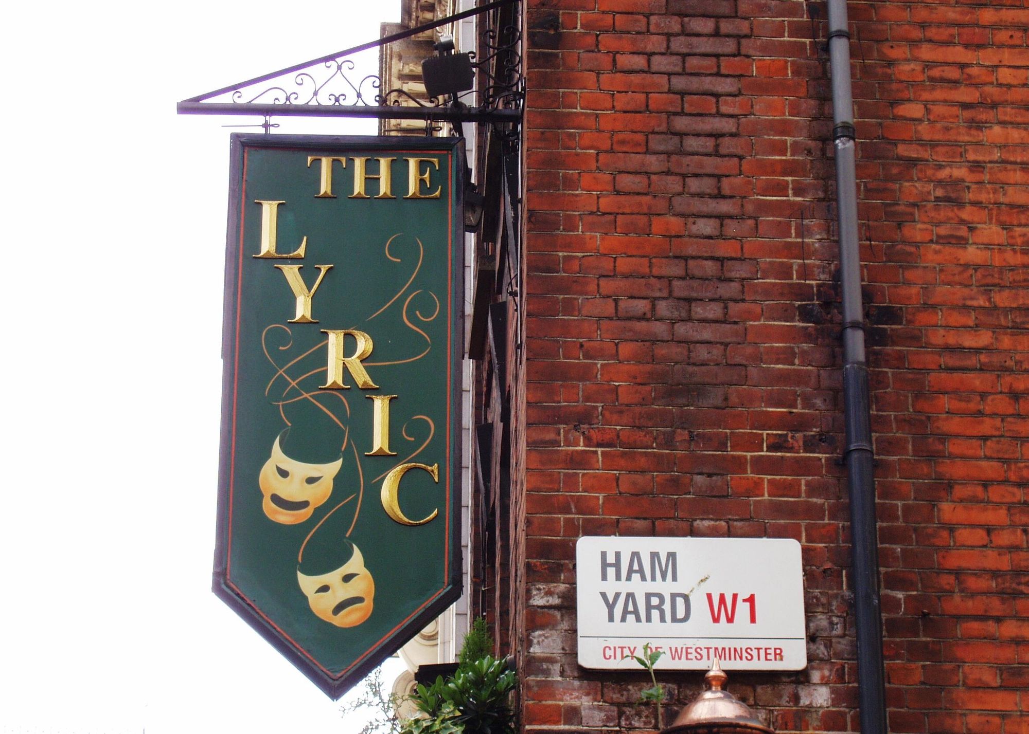 Lyric W1-sign May 2017. (Pub, External, Sign). Published on 21-05-2017