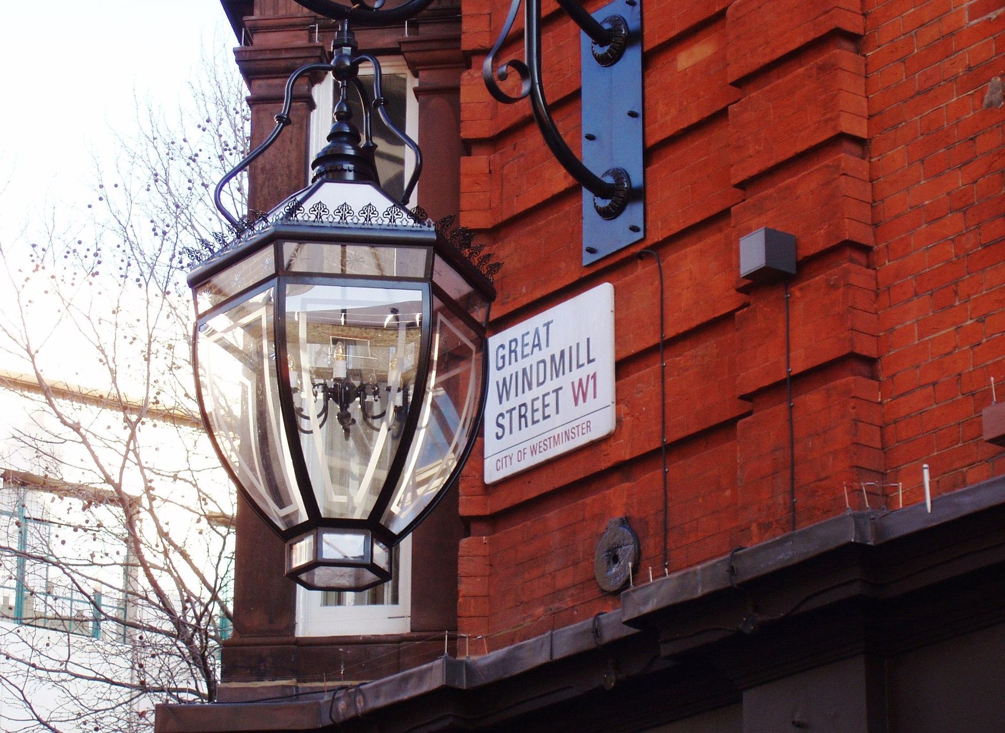 Duke of Argyll W1 lamp Feb 2018. (Pub, External). Published on 25-02-2018
