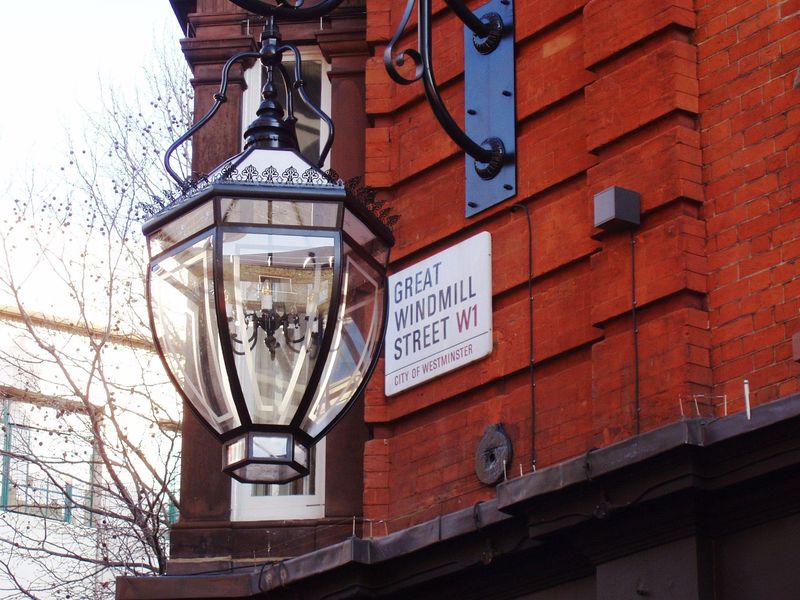 Duke of Argyll W1 lamp Feb 2018. (Pub, External). Published on 25-02-2018