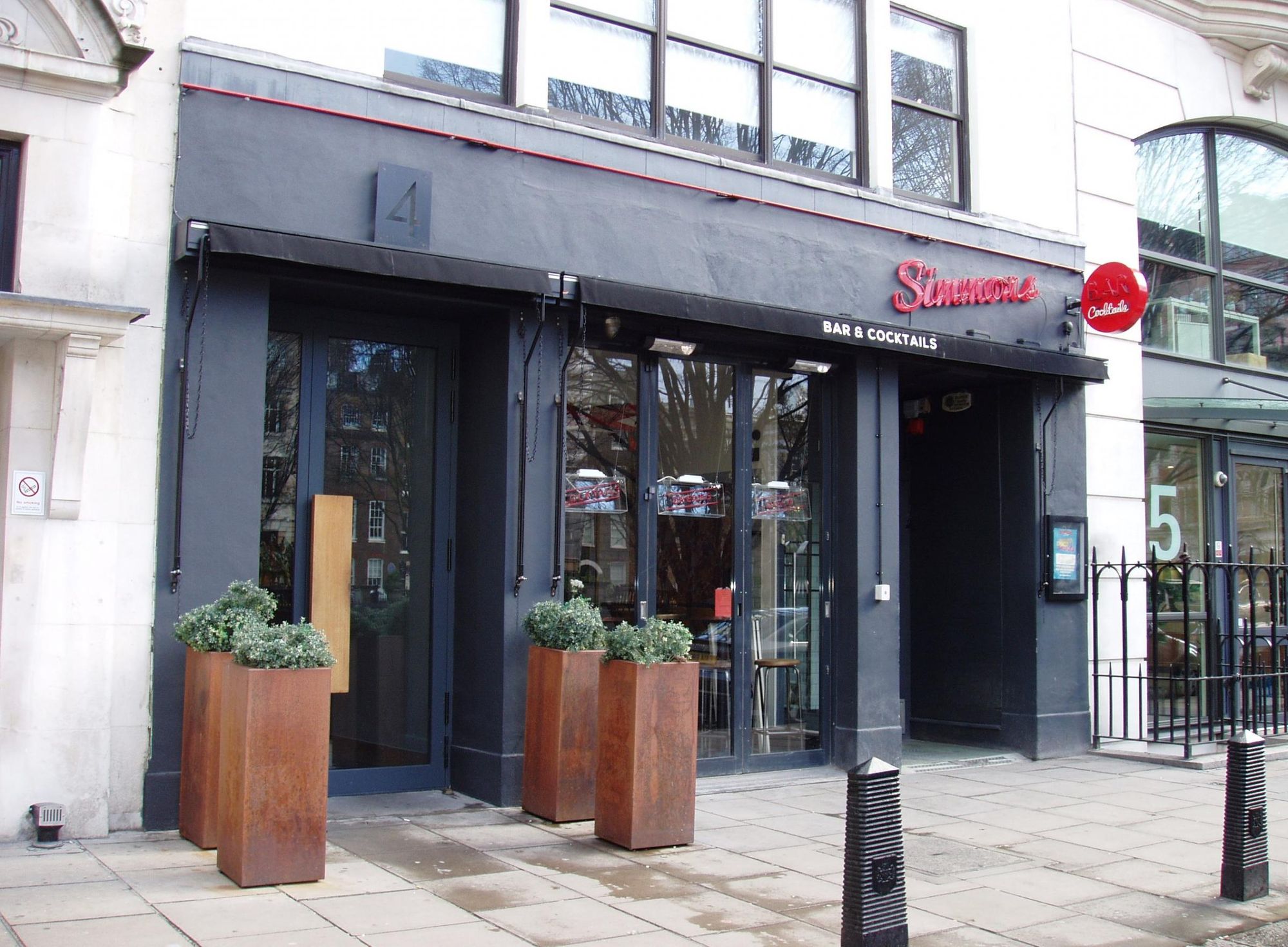 Simmons Golden Sq Jan 2020. (Pub, External, Key). Published on 12-01-2020