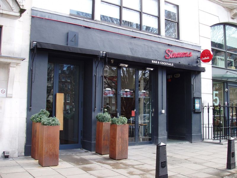 Simmons Golden Sq Jan 2020. (Pub, External, Key). Published on 12-01-2020