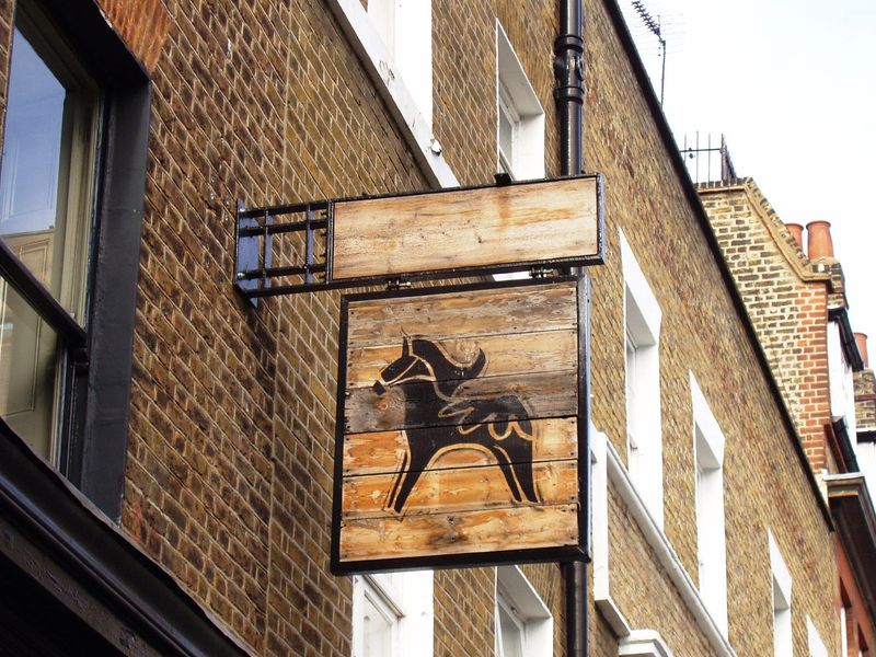 Harcourt W1 sign Sep 2017. (Pub, External, Sign). Published on 11-09-2017 