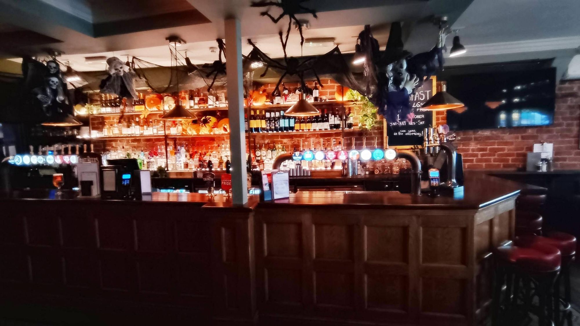Taken 21 October 2025. (Bar). Published on 22-10-2025