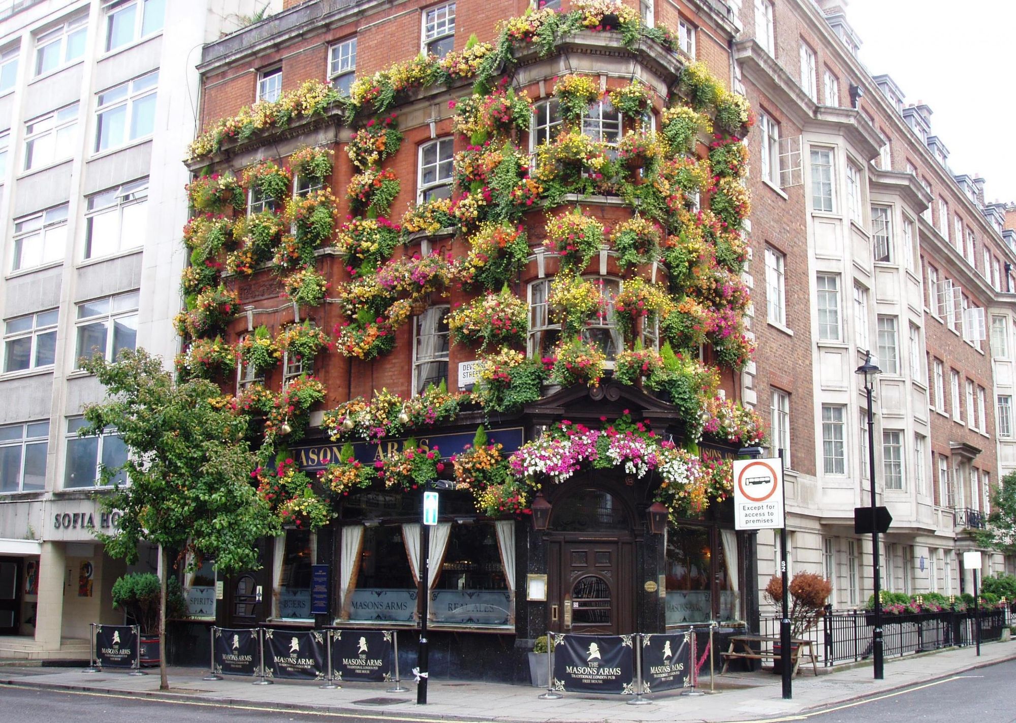 Masons Arms W1-1 July 2017. (Pub, External). Published on 30-07-2017