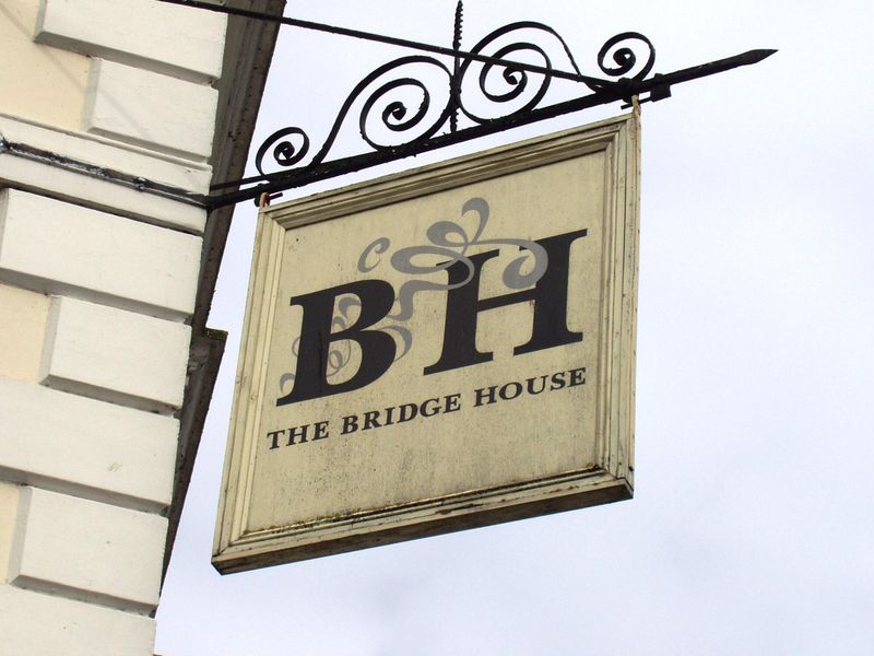 Bridge House W2 swingsign May 2018. (Pub, External, Sign). Published on 13-05-2018 