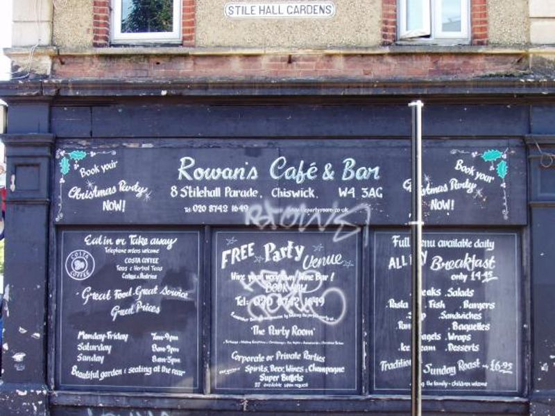 Chiswick, Rowans side. (Pub, External, Sign). Published on 06-10-2013