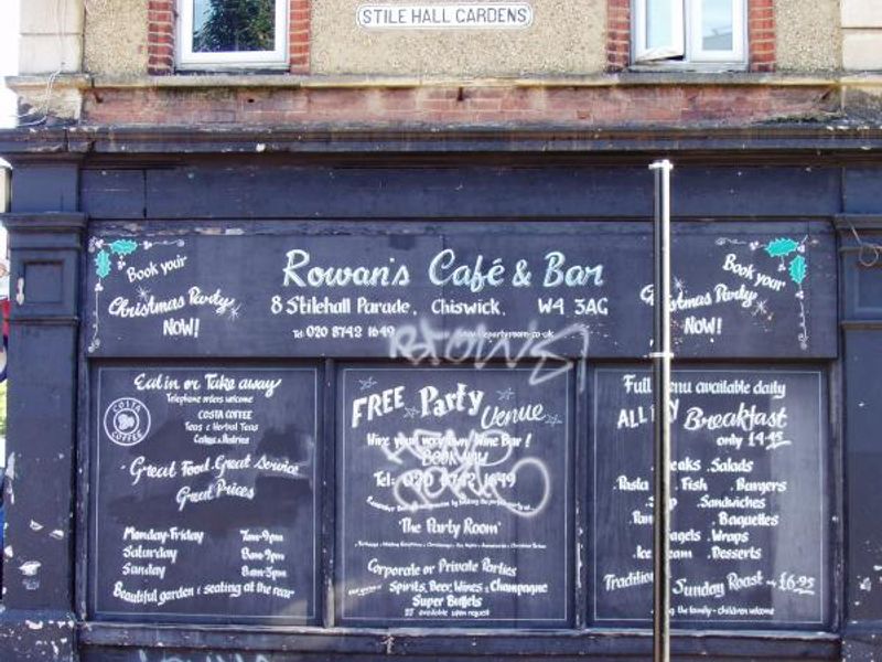 Chiswick, Rowans side. (Pub, External, Sign). Published on 06-10-2013 