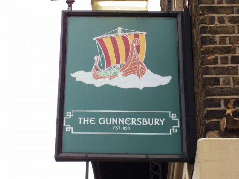 Gunnersbury W4 sign. (Pub, External, Sign). Published on 12-06-2015 