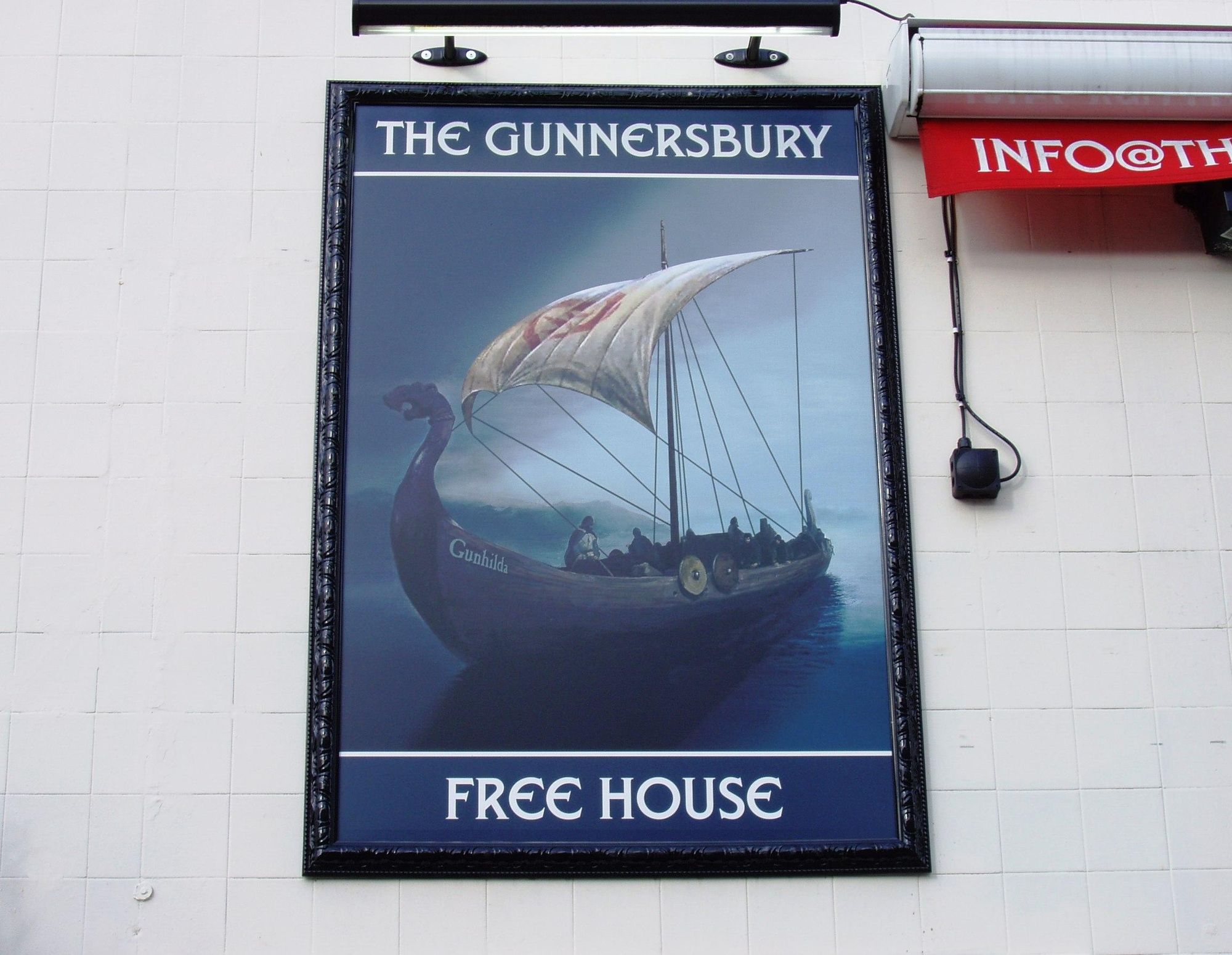Gunnersbury W4 wallsign Oct 2016. (Pub, External, Sign). Published on 19-10-2016