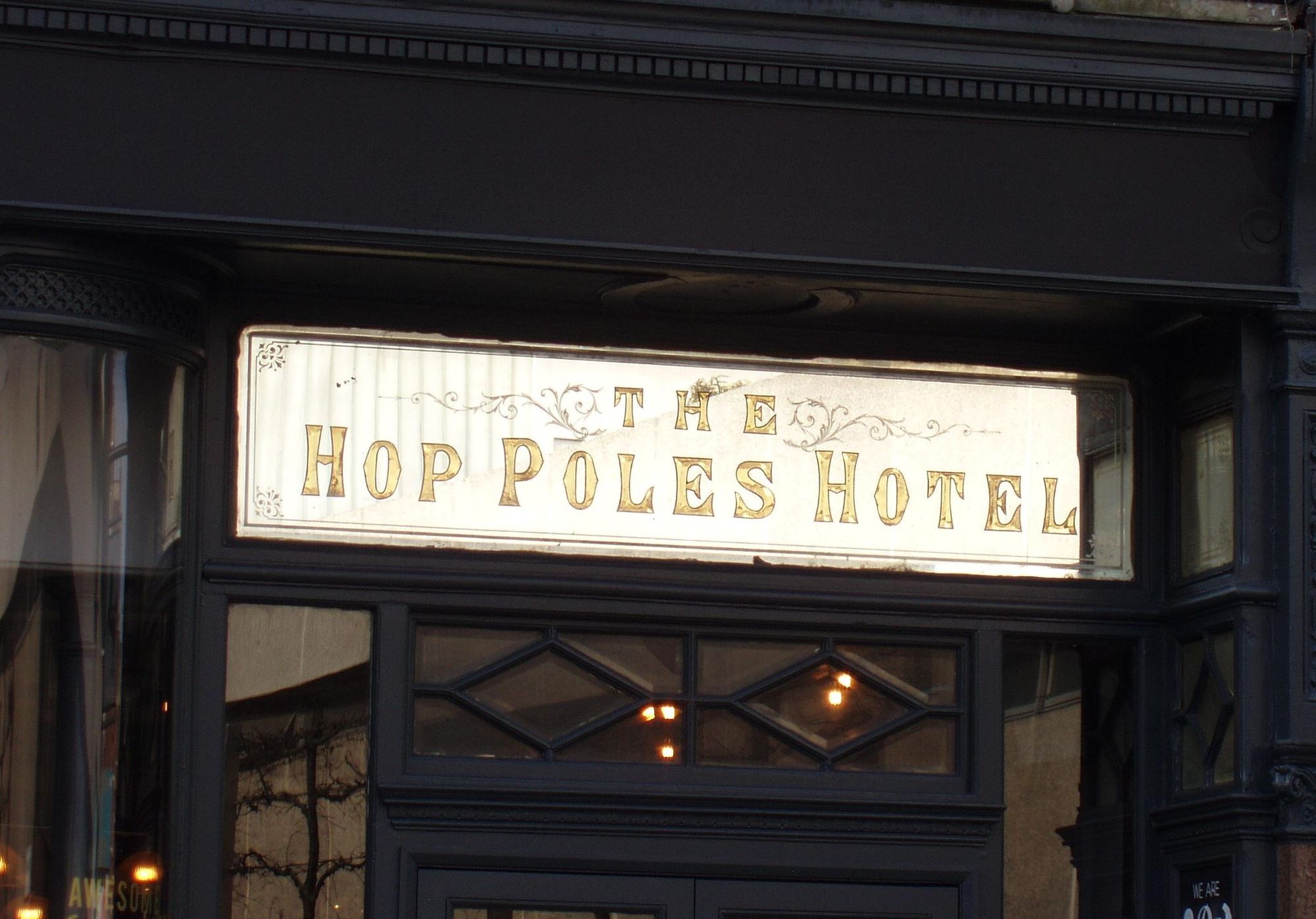 Hop Poles W6-hotelsign Apr 2018. (Pub, External). Published on 15-04-2018