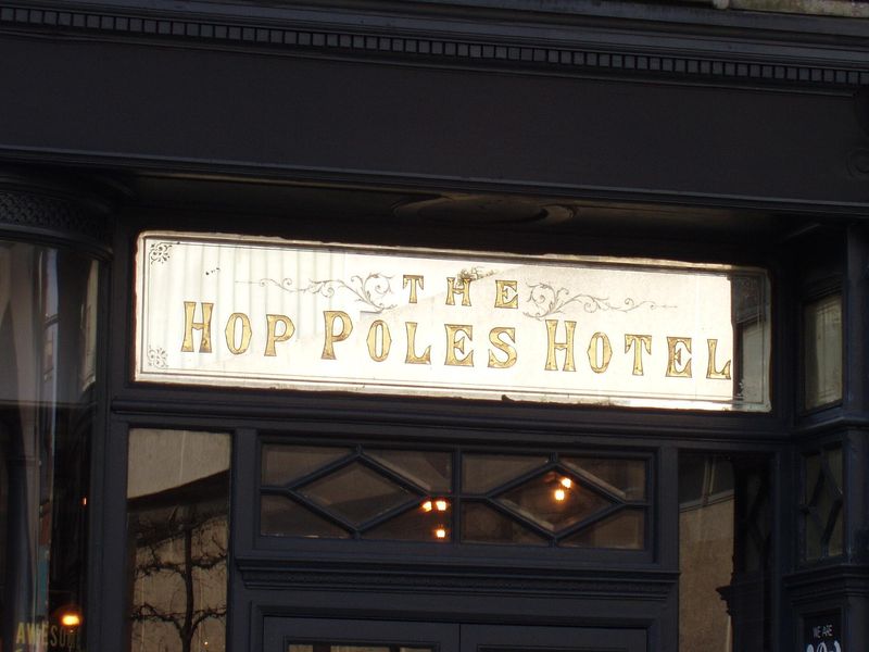 Hop Poles W6-hotelsign Apr 2018. (Pub, External). Published on 15-04-2018 