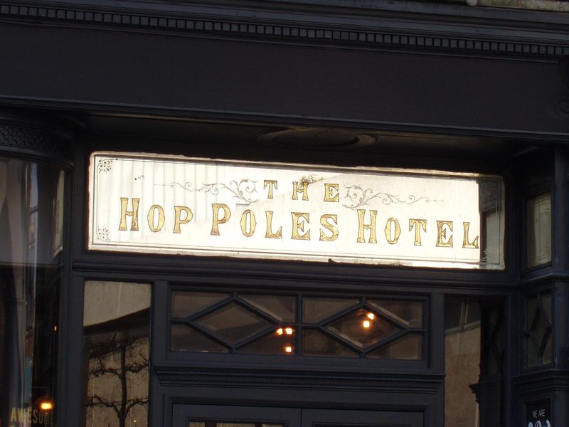 Hop Poles W6-hotelsign Apr 2018. (Pub, External). Published on 15-04-2018