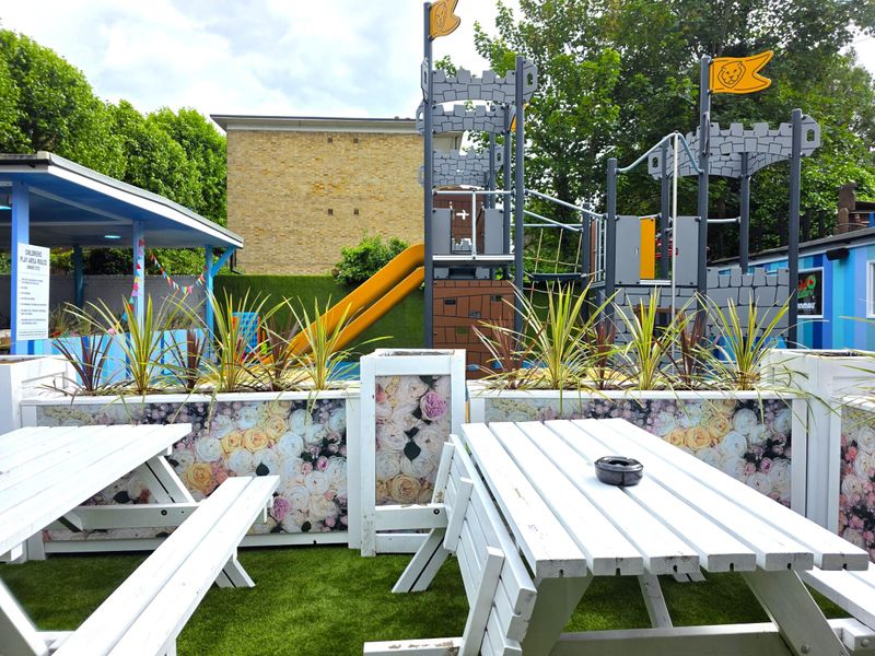Hammersmith Belle garden1. (Pub, Garden). Published on 29-05-2025 