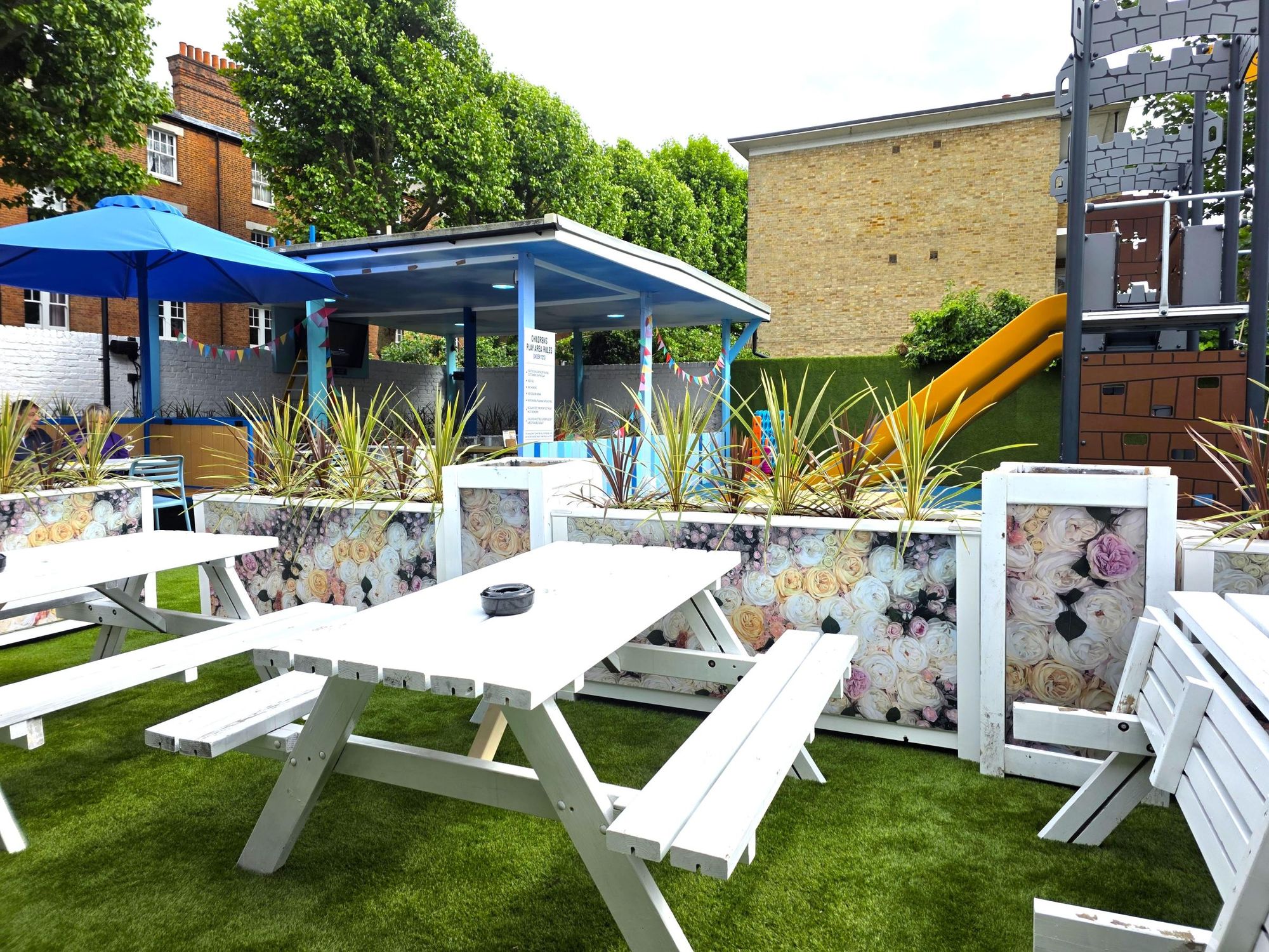 Hammersmith Belle garden2. (Pub, Garden). Published on 29-05-2025