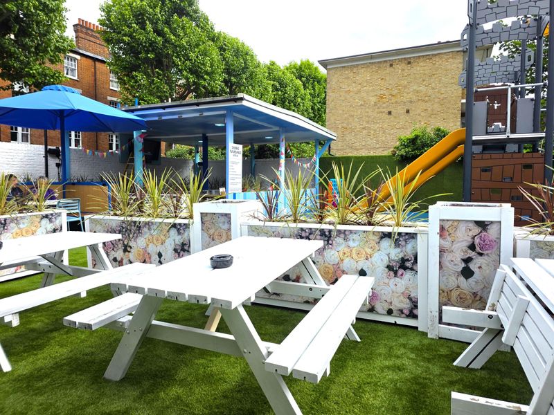 Hammersmith Belle garden2. (Pub, Garden). Published on 29-05-2025 