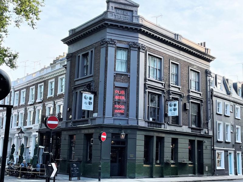 Mall Tavern W8 Aug 2021. (Pub, External, Key). Published on 17-08-2021