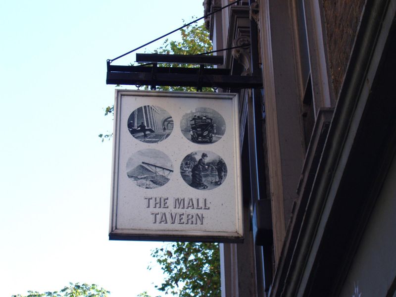 Mall Tavern swingsign Oct 2024. (Pub, External, Sign). Published on 27-10-2024