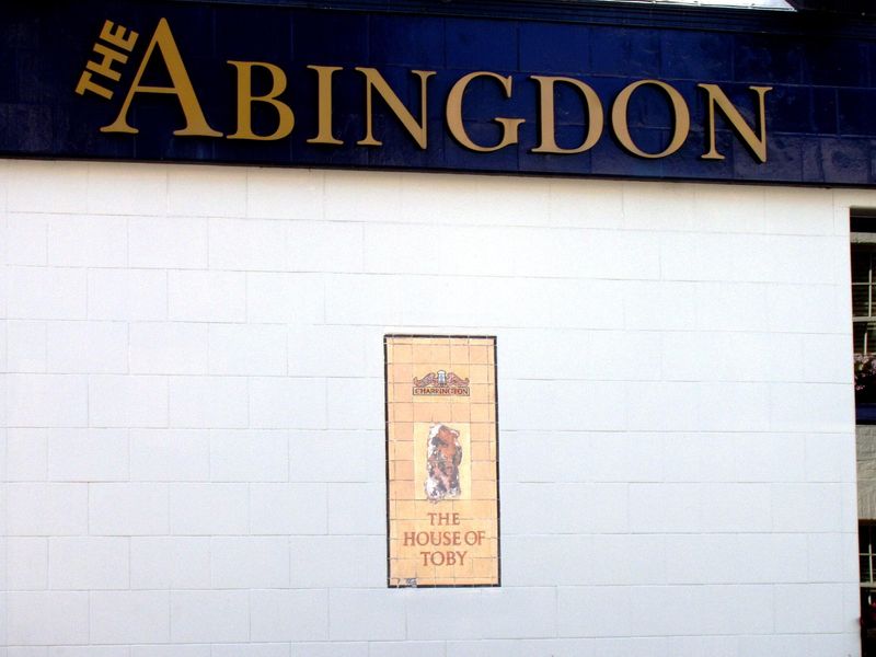 Abingdon W8 wallsign. (Pub, External). Published on 01-07-2018 