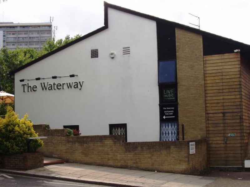 Maida Vale, Waterway. (Pub, External, Key). Published on 06-08-2013