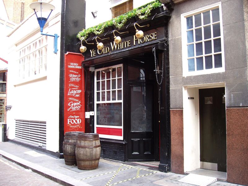 Old White Horse WC2-2 Oct 2017. (Pub, External). Published on 29-10-2017
