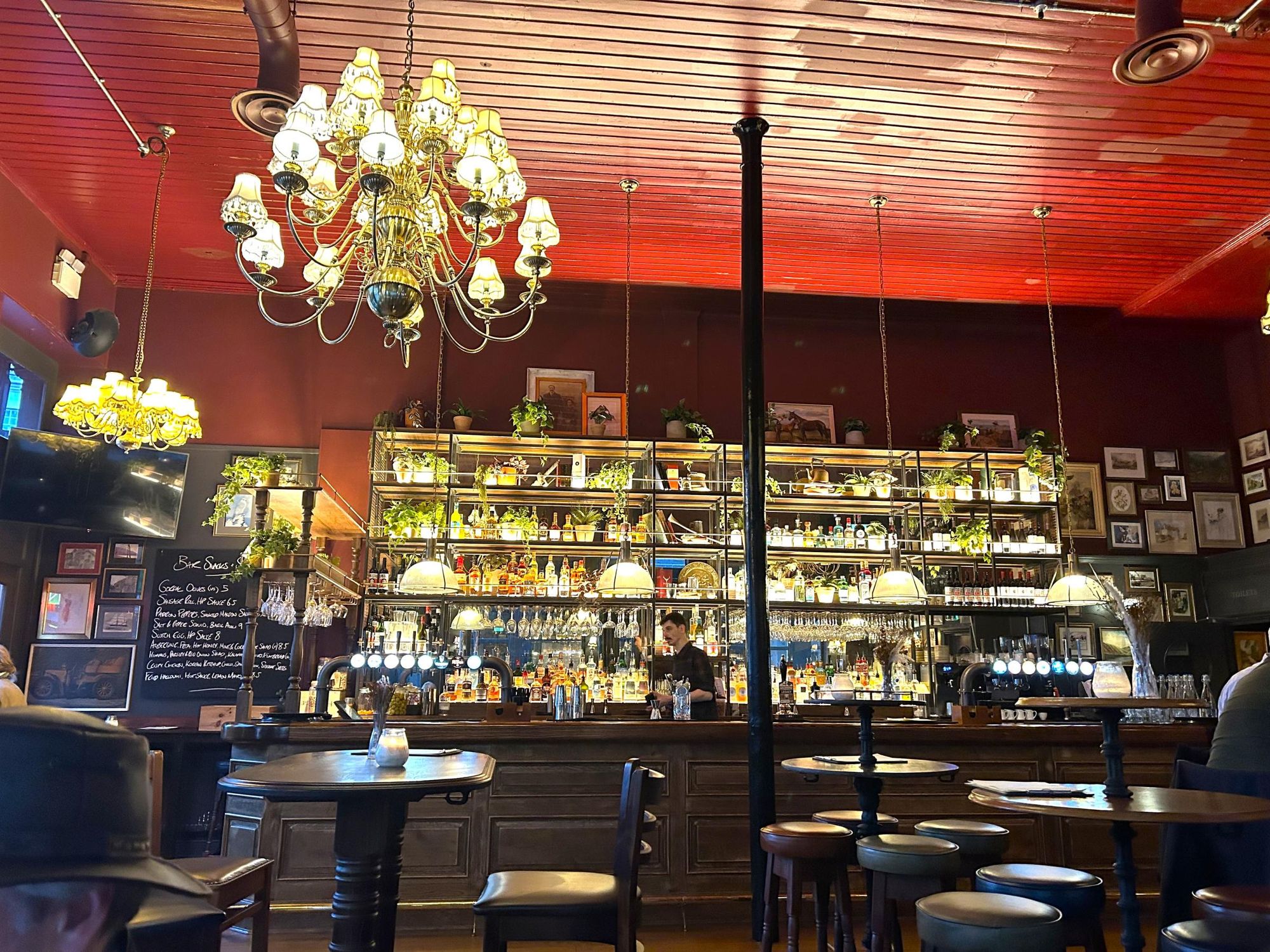 Marlborough Head bar. (Pub, Bar). Published on 05-11-2025