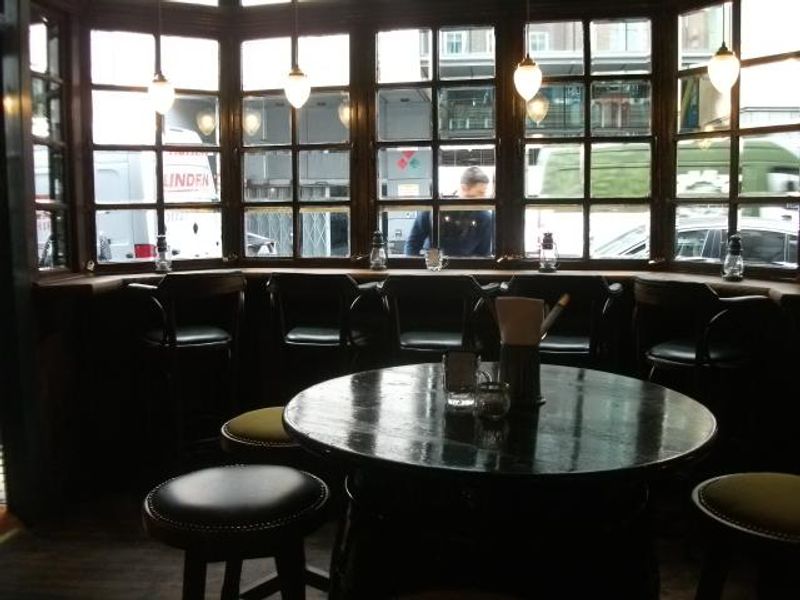 BOw Street Tavern bay window Nov 2018. (Pub, Bar). Published on 19-02-2019 